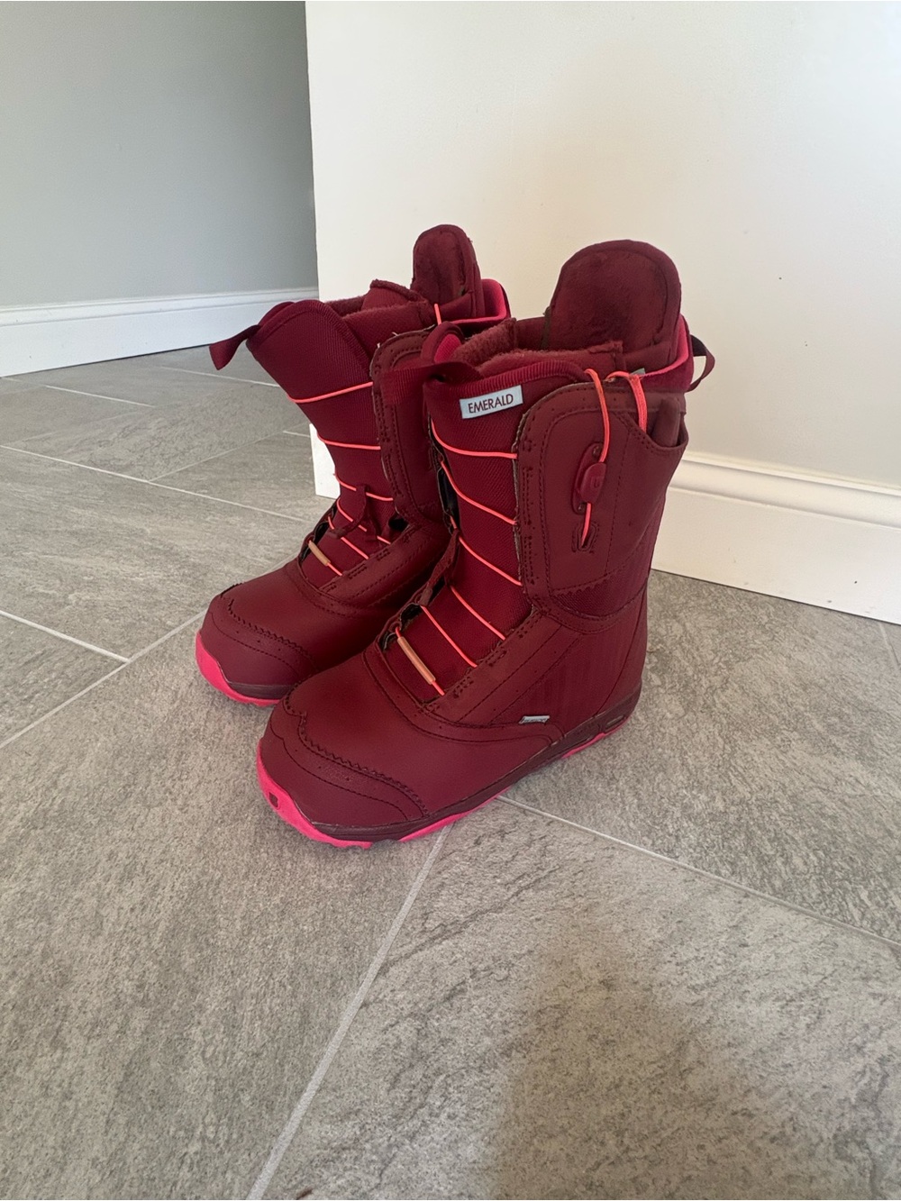 Burton Women’s Emerald Snowboard Boots – Size 9 – NEW w/ TAGS - NEVER WORN!